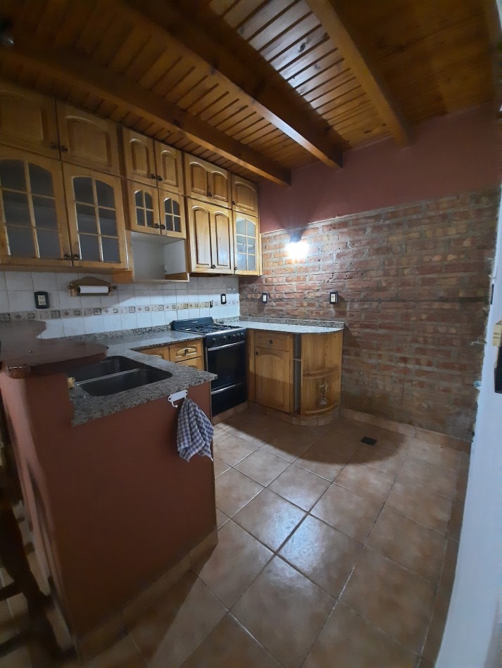 CASA ESTILO CABAÑA 2 DORMITORIOS B° canal v