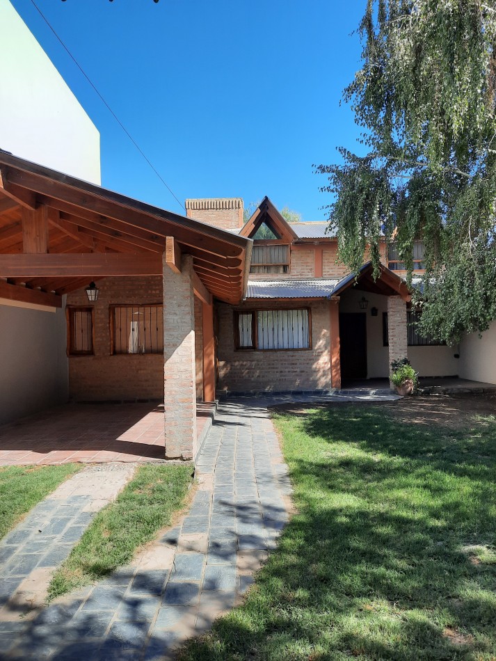 CASA ESTILO CABAÑA 2 DORMITORIOS B° canal v