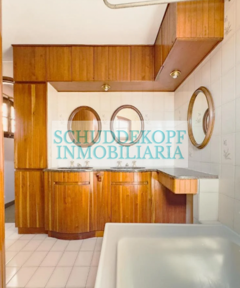 VENTA CASA 4 DORMITORIOS CENTRO OESTE