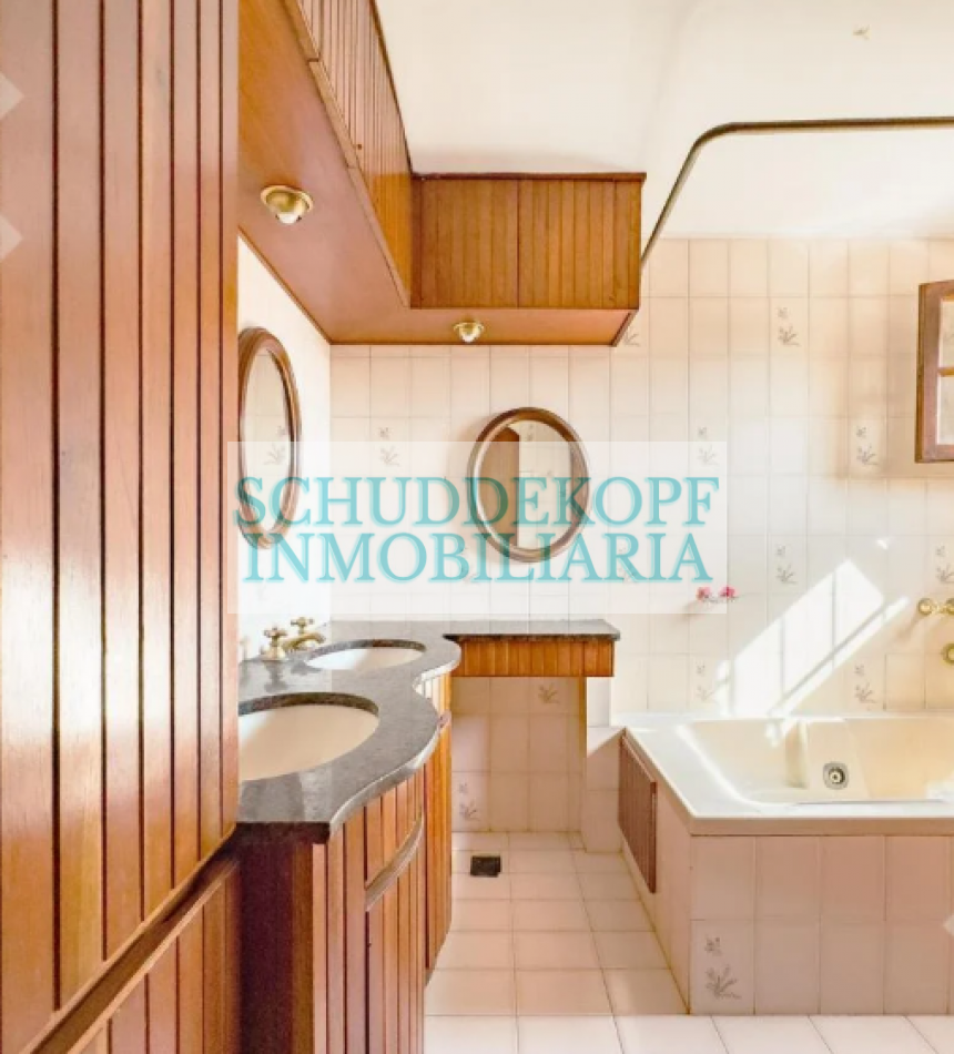 VENTA CASA 4 DORMITORIOS CENTRO OESTE