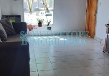 CASA 3 DORMITORIOS -  B° MERCANTILES - PLOTTIER 